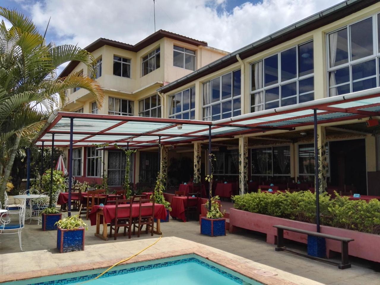 Hotel - Appartement Meuble " Les Flots Bleu " Antananarivo Exterior foto