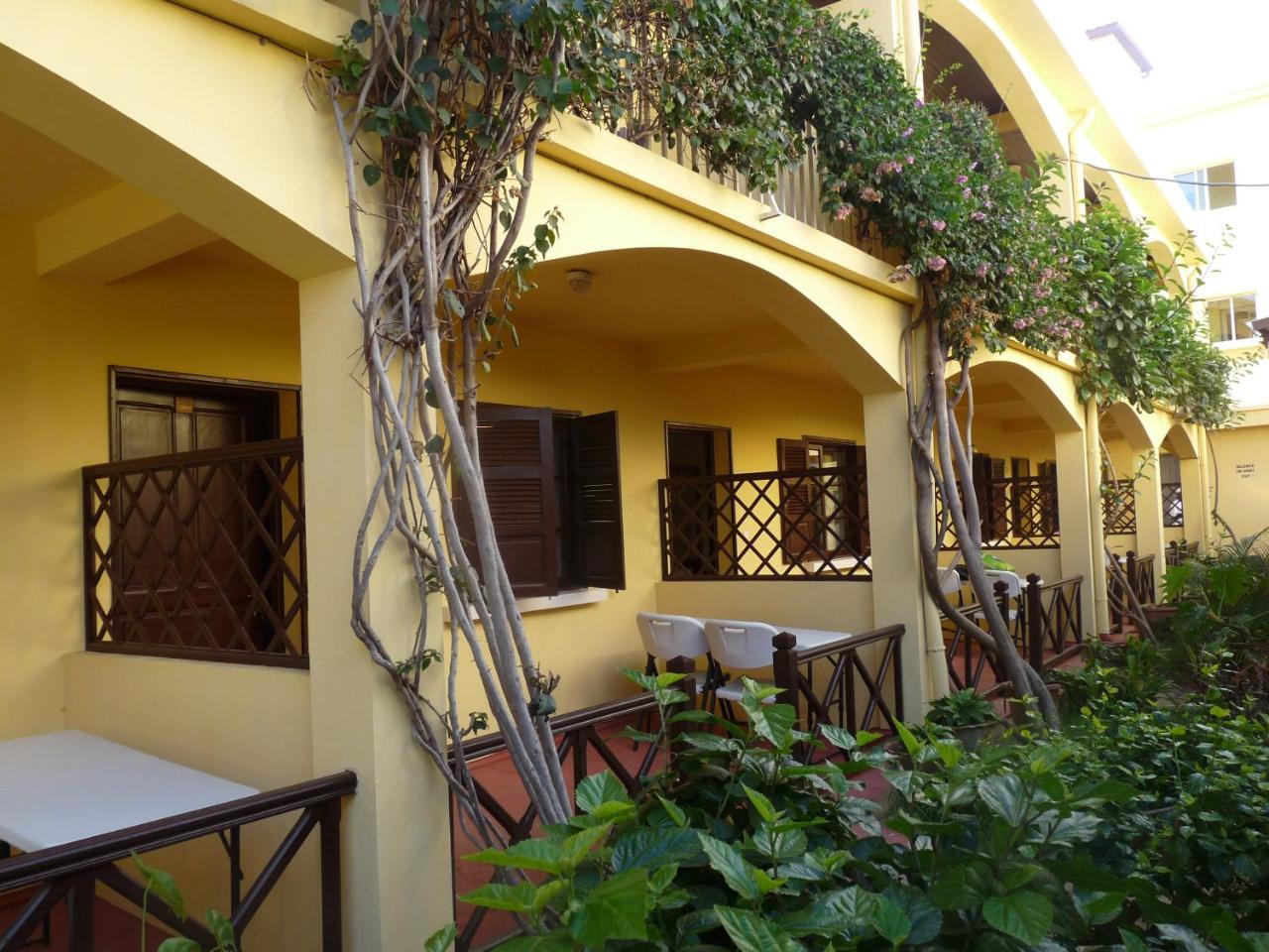Hotel - Appartement Meuble " Les Flots Bleu " Antananarivo Exterior foto